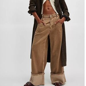 Free People Final Countdown lowrise cuffed boyfriend Jeans Size 29 NWT *Soldout*